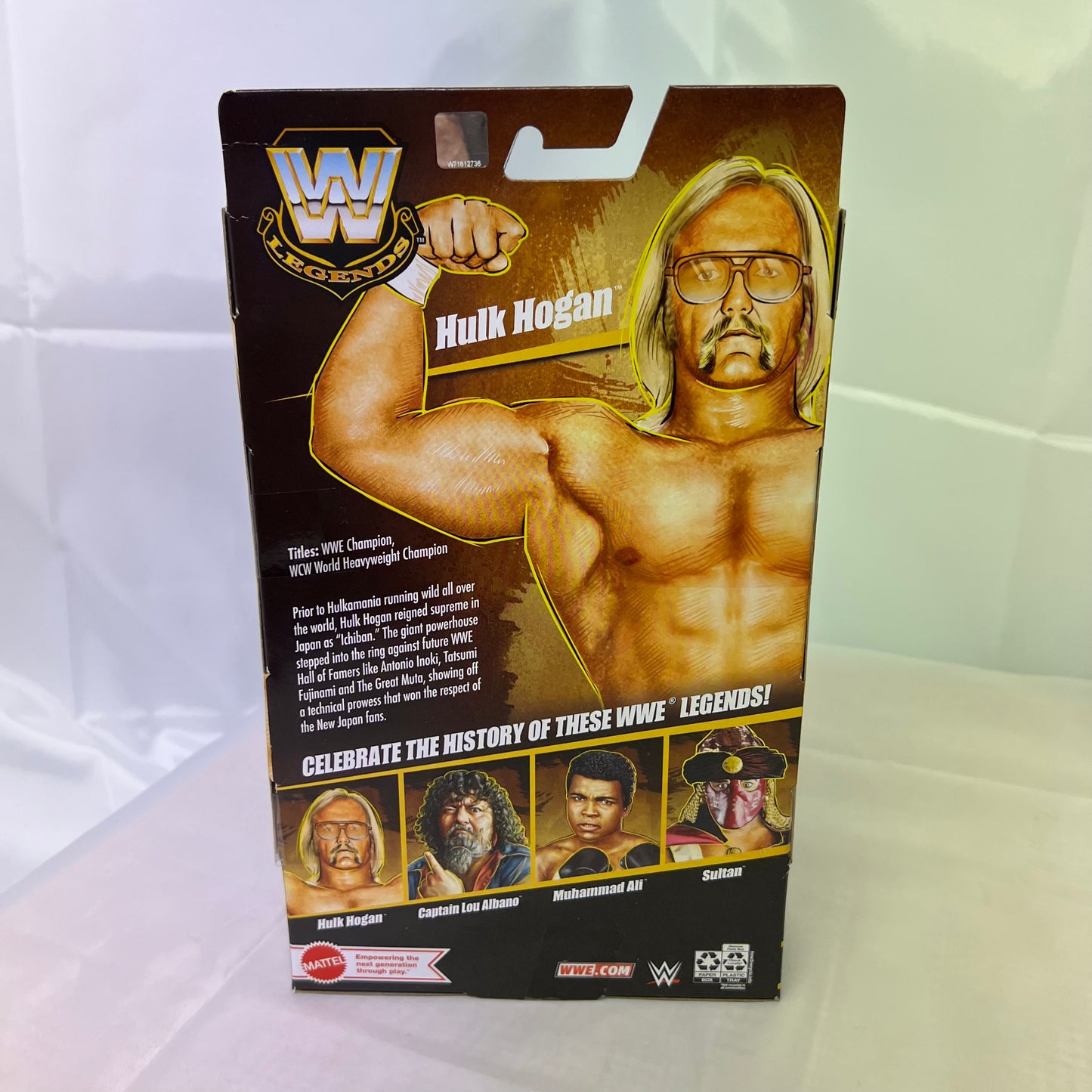 Hulk Hogan - WWE Elite Legends 22 Action Figure