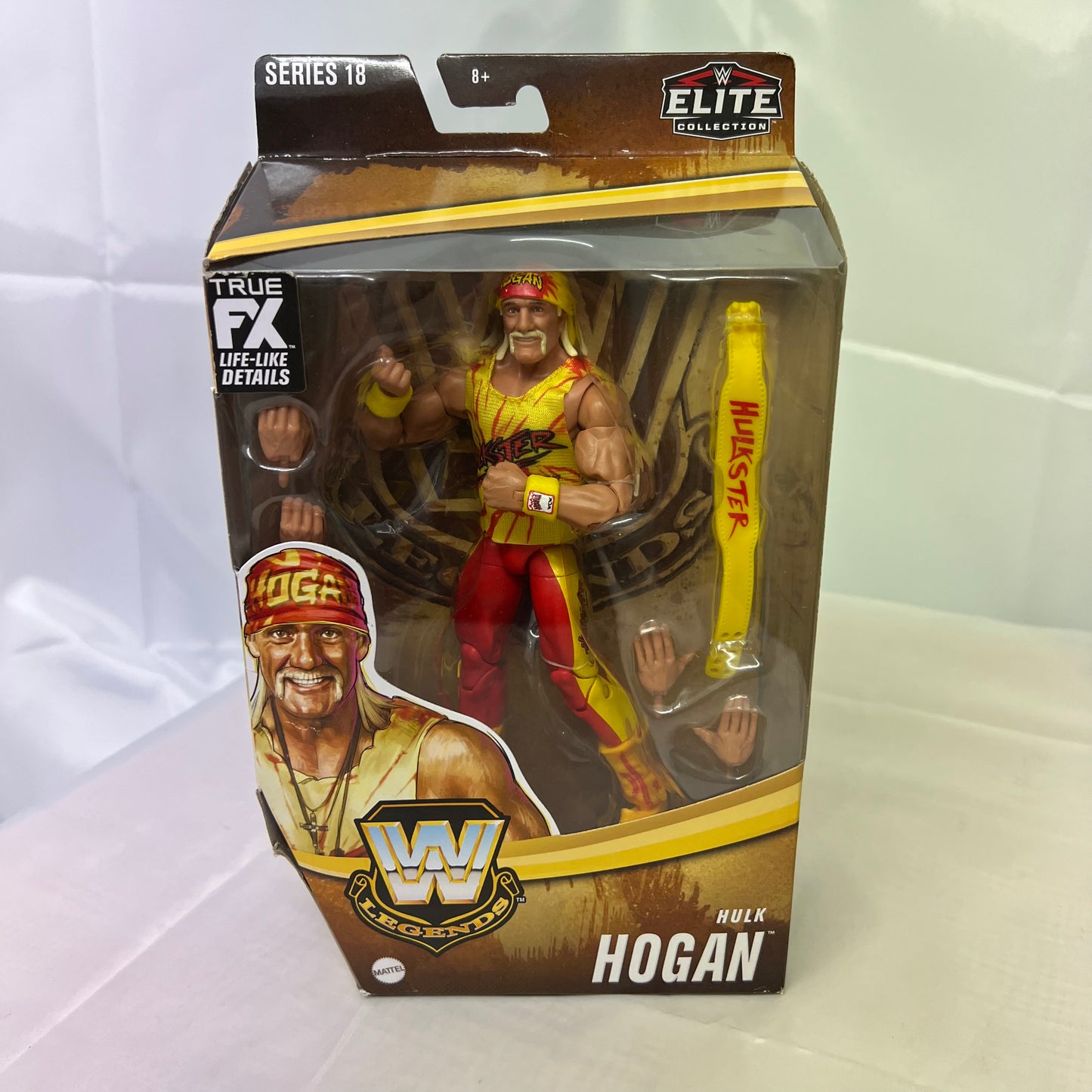 Hulk Hogan - WWE Elite Legends 18 Action Figure
