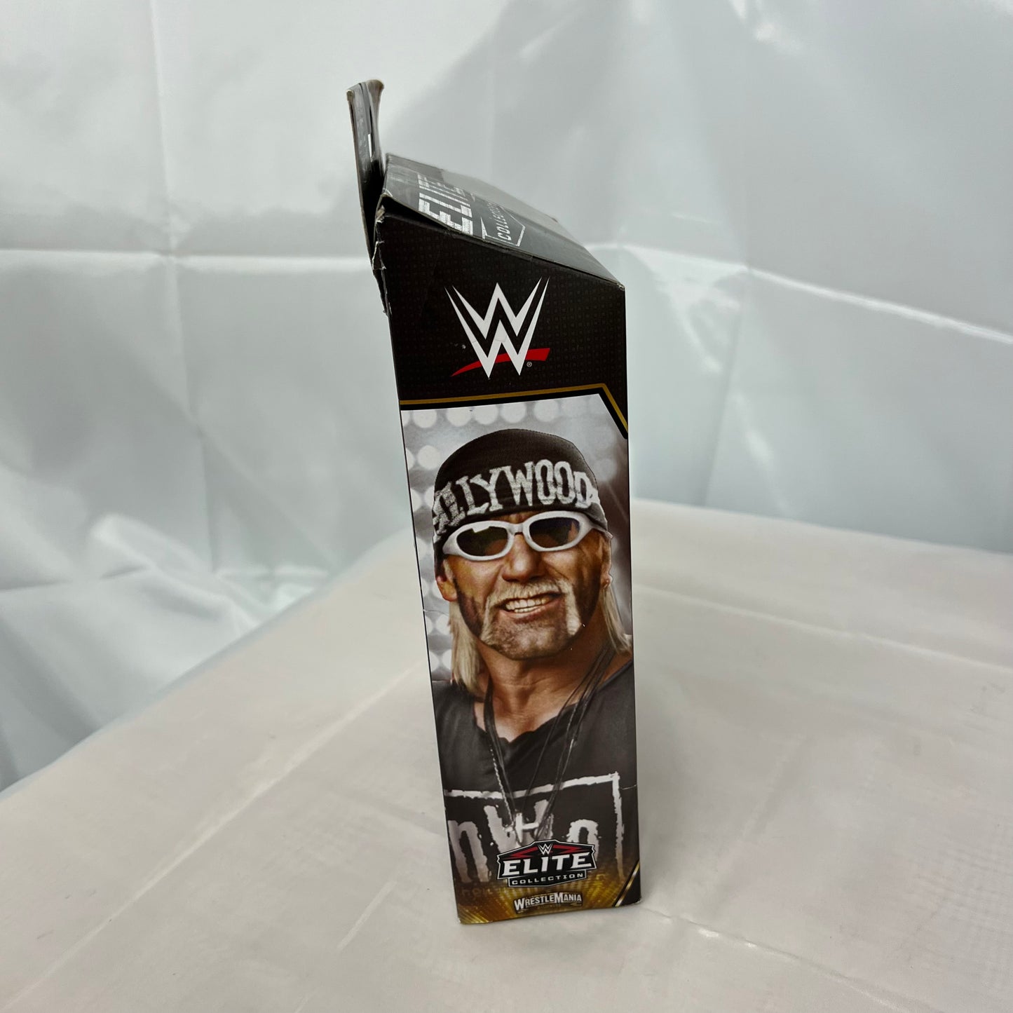 Hulk Hogan - WWE Elite Wrestlemania 39 Action Figure