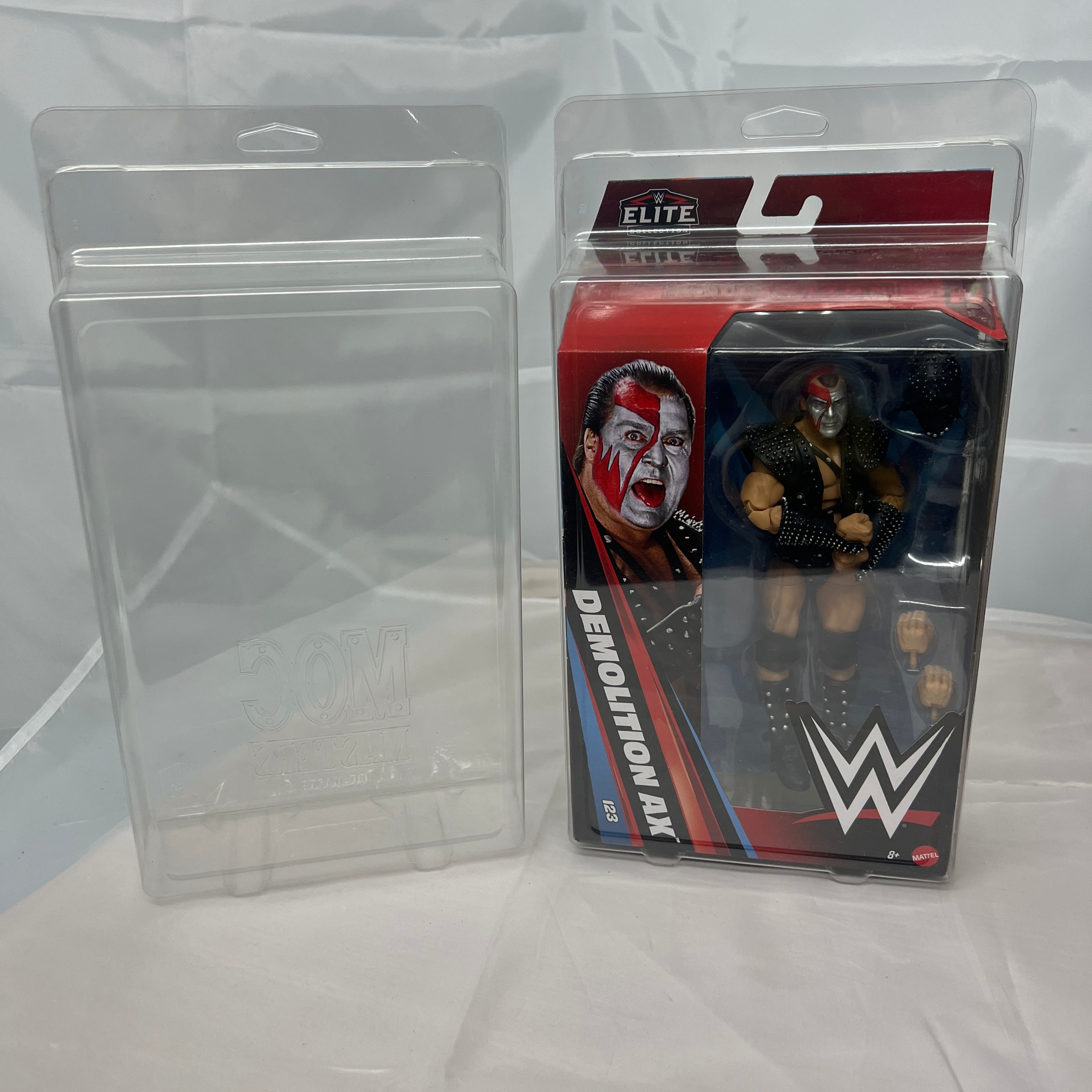 1 x WWE 2026 Elite Defender Protector Case MOC Masters