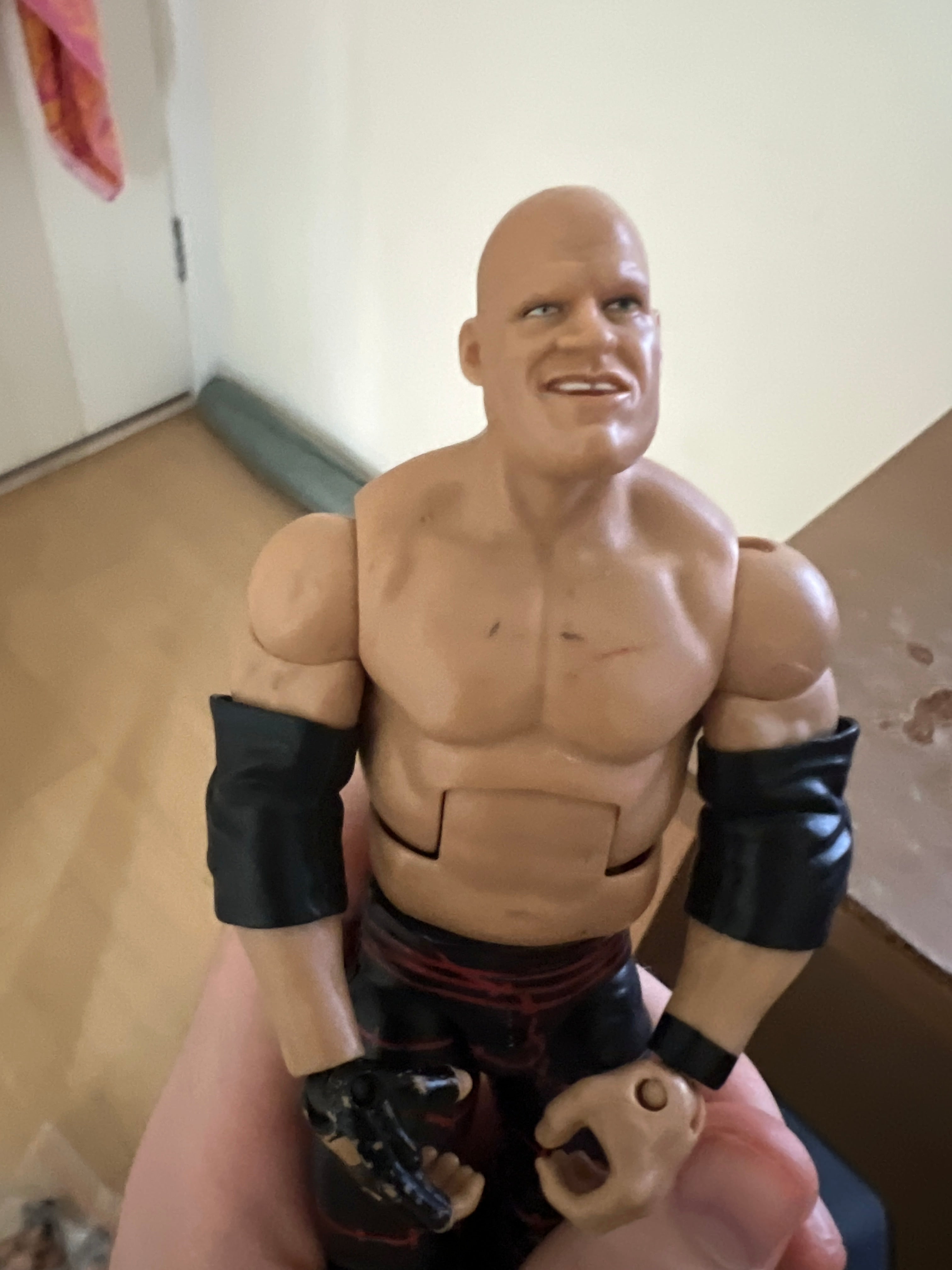 Kane WWE Elite 4 WWE Out Of Box Action Figure Mattel (marks on chest)